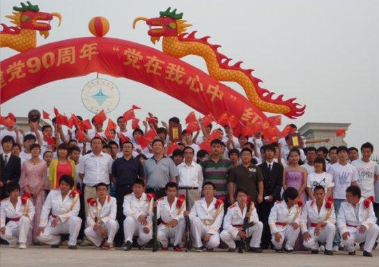 市十六届人大四次会议举行预备会议